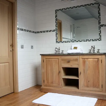 马丁皮舍旅馆 *